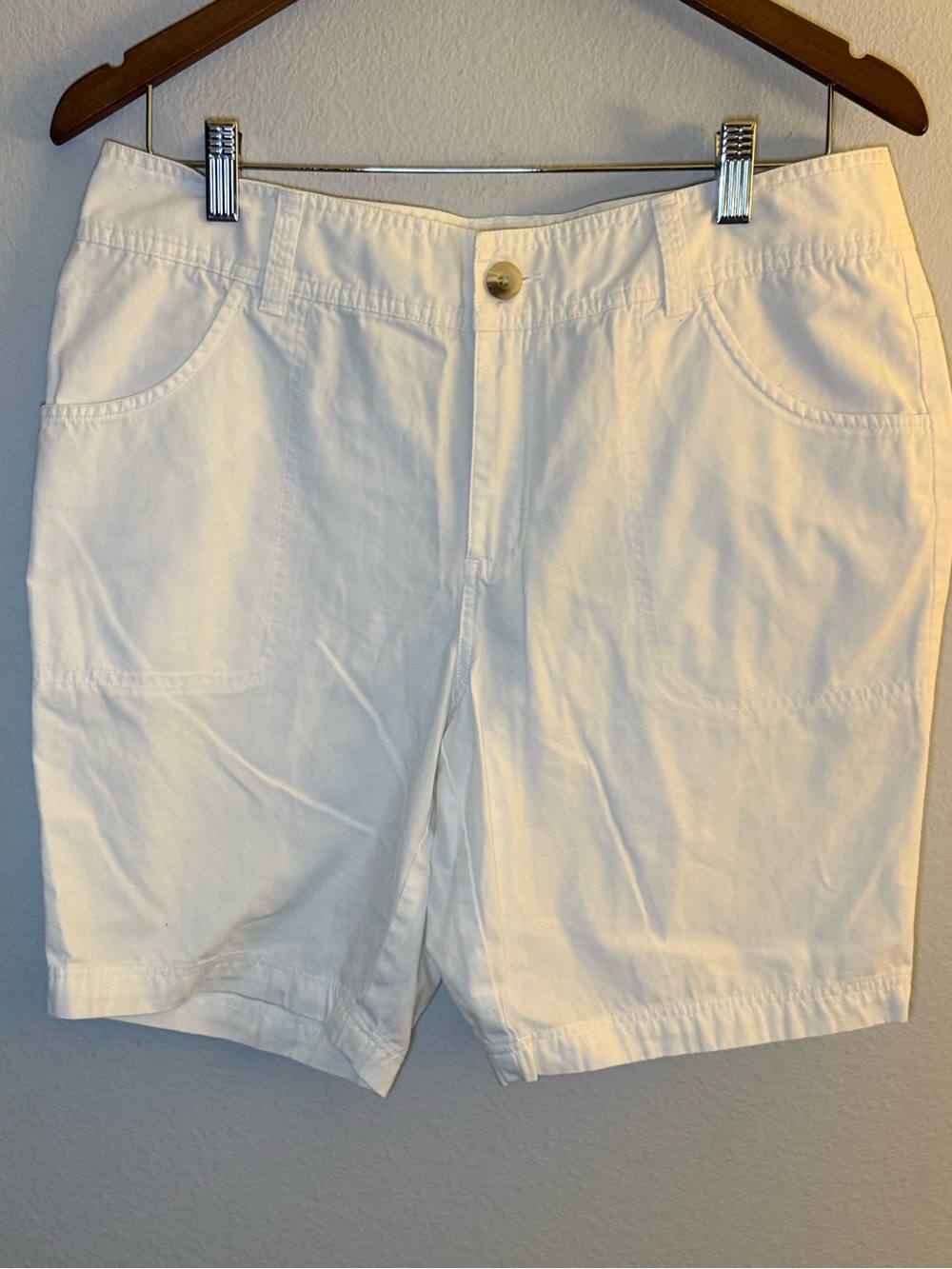 Columbia White Women's Outdoor Bermuda Shorts
